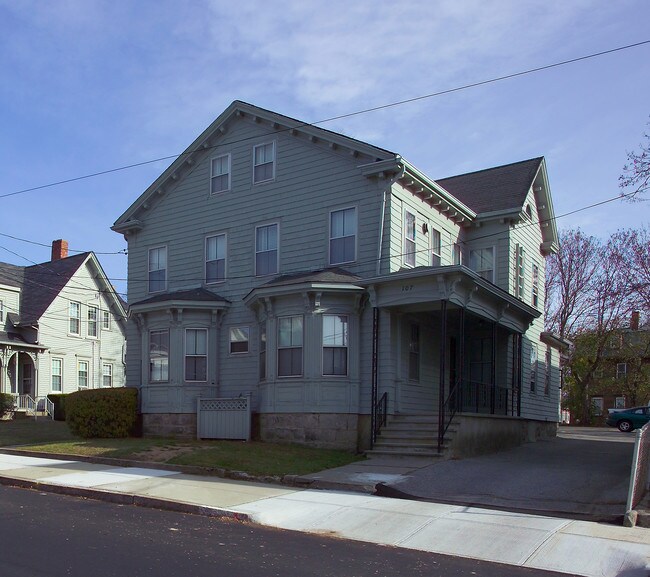 107 Winter St in Fall River, MA - Building Photo - Building Photo