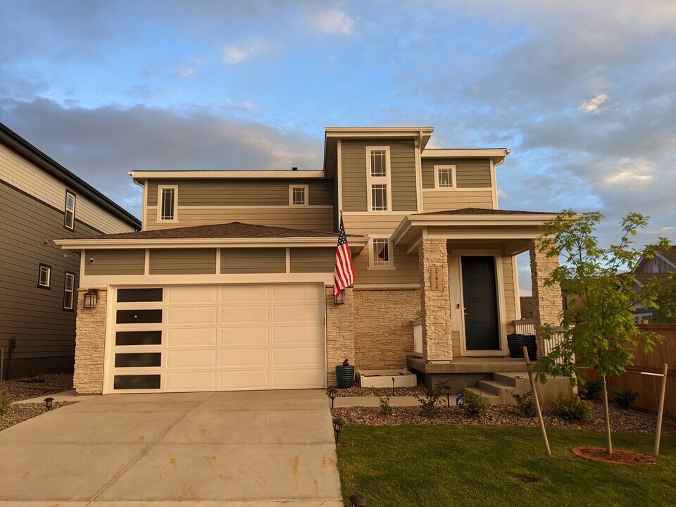 27826 E 8th Pl in Aurora, CO - Building Photo