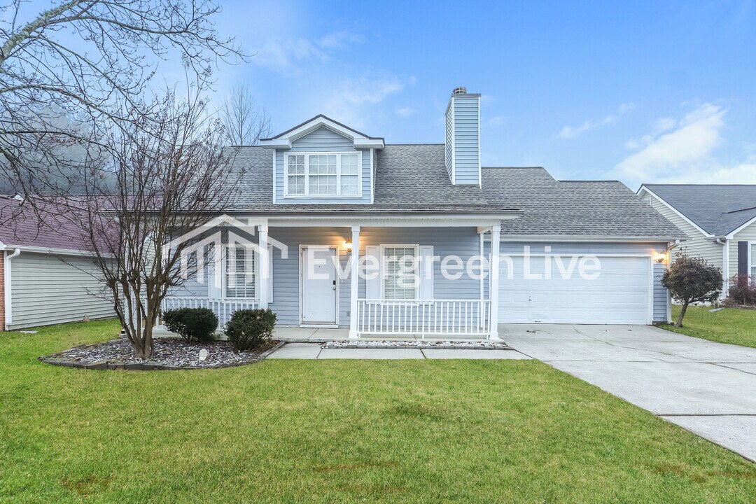 4020 Meadow Glen Way in Fairburn, GA - Building Photo