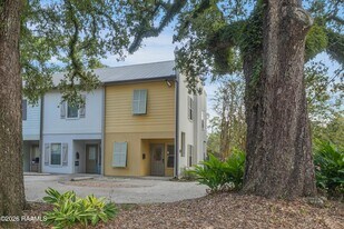 701 W Taft St, Unit 7 in Lafayette, LA - Building Photo