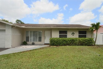 8411 NW 3rd St in Pembroke Pines, FL - Building Photo - Building Photo