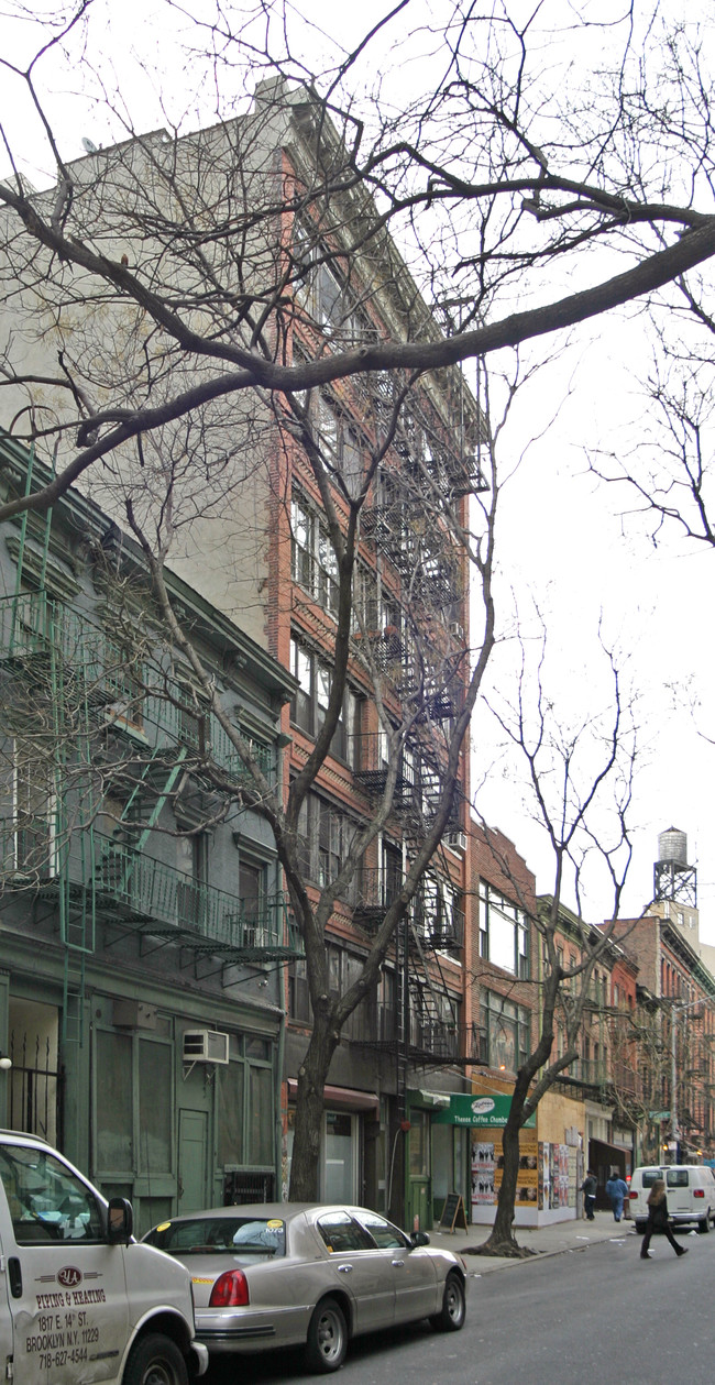 17-19 Bleecker St in New York, NY - Building Photo - Building Photo