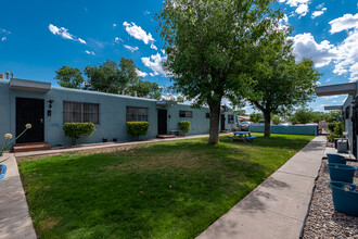 316-320 Rhode Island St NE in Albuquerque, NM - Foto de edificio - Building Photo