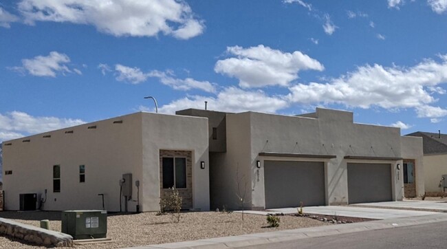 5018 Kenner Way in Las Cruces, NM - Building Photo - Building Photo