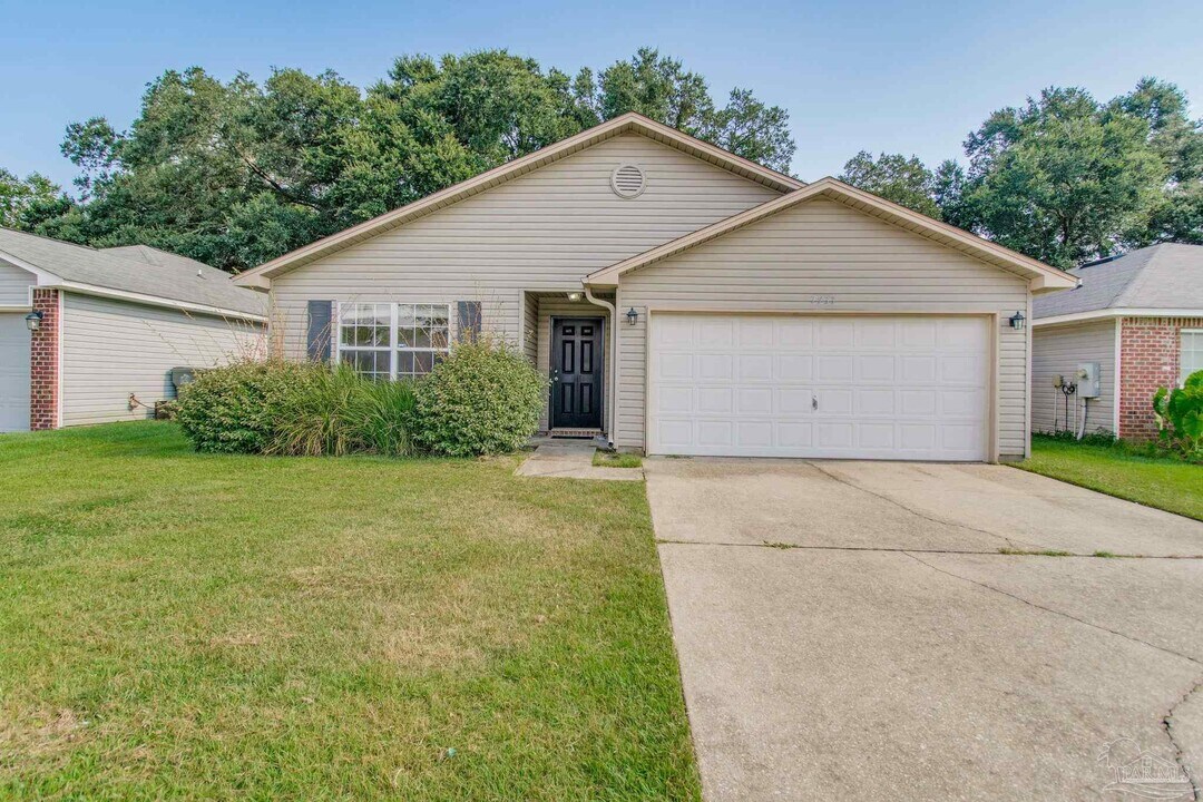7933 Nalo Creek Loop in Pensacola, FL - Building Photo