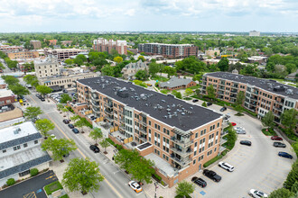 Crescent Court in Elmhurst, IL - Foto de edificio - Building Photo