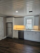 9 Cleveland St, Unit #2 North in Dartmouth, MA - Building Photo