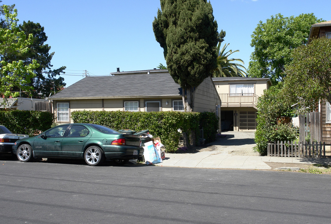 517 Cedar St in Redwood City, CA - Building Photo