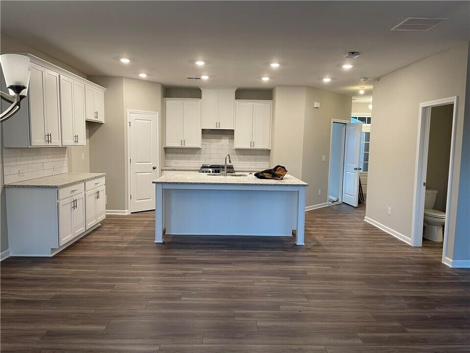 500 Duval Dr in Alpharetta, GA - Building Photo
