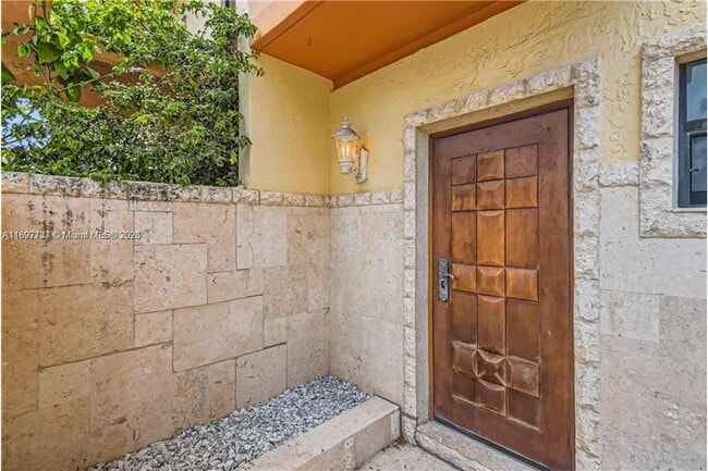 3864 NE 167th St in North Miami Beach, FL - Building Photo - Building Photo