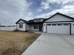 915 Stewart Loop in Bozeman, MT - Building Photo - Building Photo