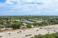 Beacon Building in Hollywood, FL - Foto de edificio - Building Photo