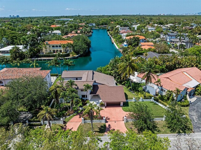 1385 Bella Vista Ave in Coral Gables, FL - Foto de edificio - Building Photo