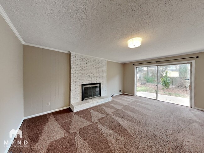 988 Hearthstone Dr in Stone Mountain, GA - Building Photo - Building Photo