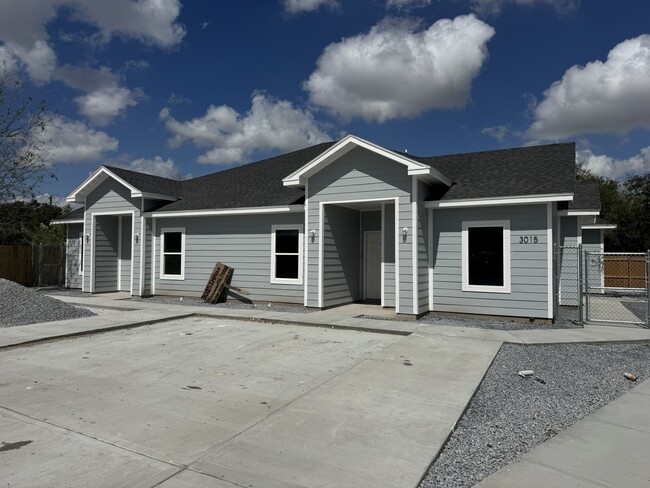 3015 Impala Dr in Brownsville, TX - Building Photo - Building Photo