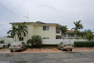 1492 Holly Heights Dr in Fort Lauderdale, FL - Building Photo - Building Photo