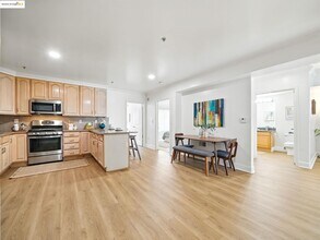 1515 14th Ave in Oakland, CA - Building Photo - Building Photo
