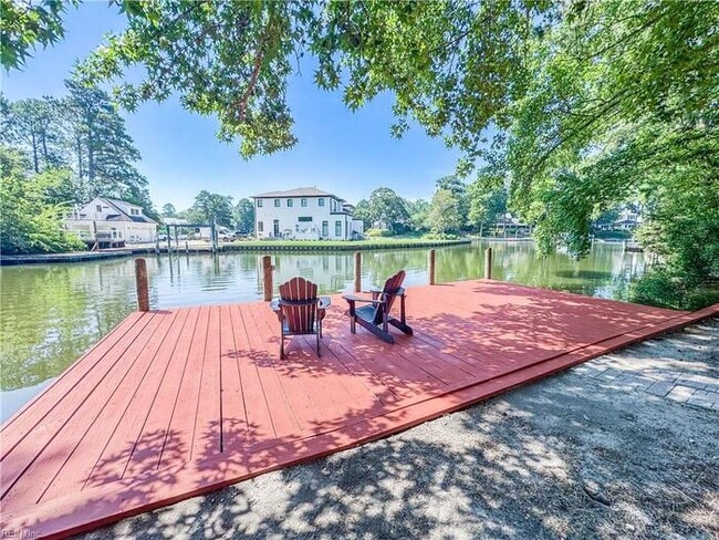 557 Susan Constant Dr in Virginia Beach, VA - Building Photo - Building Photo