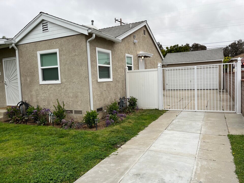 15242 S Wilkie Ave in Gardena, CA - Building Photo