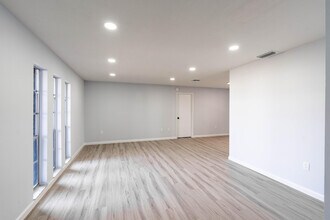 306 Harvey Ave NE in Palm Bay, FL - Building Photo - Building Photo