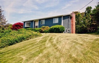35 Mittendorf Rd in South Kingstown, RI - Building Photo