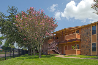 City Heights Magnolia (C.H.A.M.) in New Iberia, LA - Foto de edificio - Building Photo