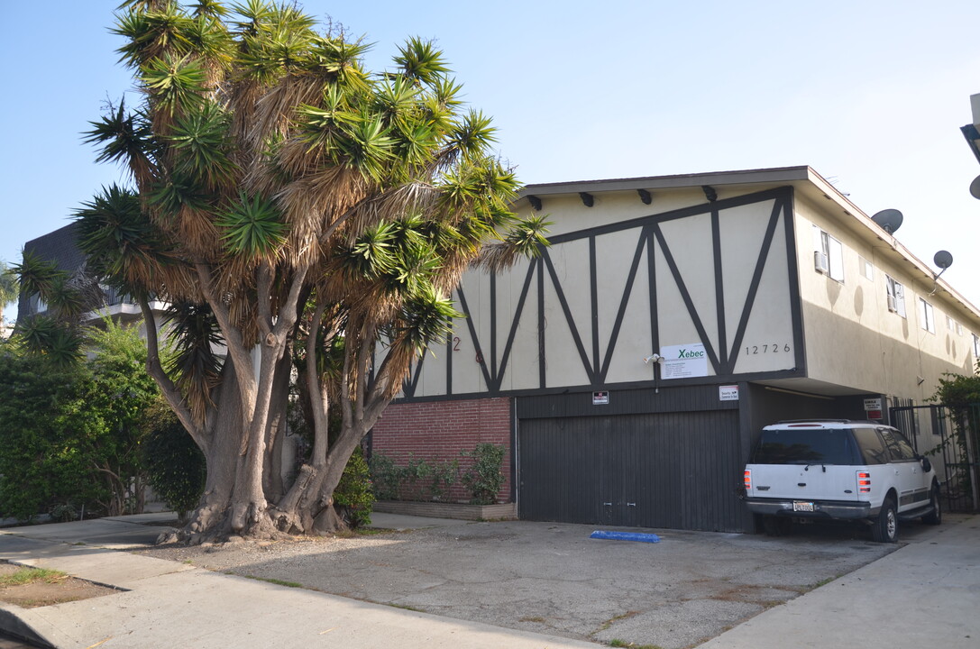 12726 Matteson Ave in Los Angeles, CA - Building Photo