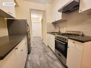 239 E 51st St in New York, NY - Building Photo - Building Photo