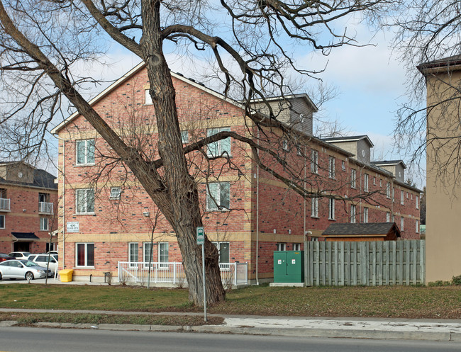 Bloor Park Village in Oshawa, ON - Building Photo - Building Photo