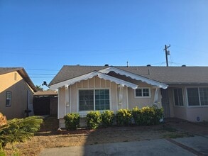 1584 W Crone Ave in Anaheim, CA - Building Photo - Building Photo