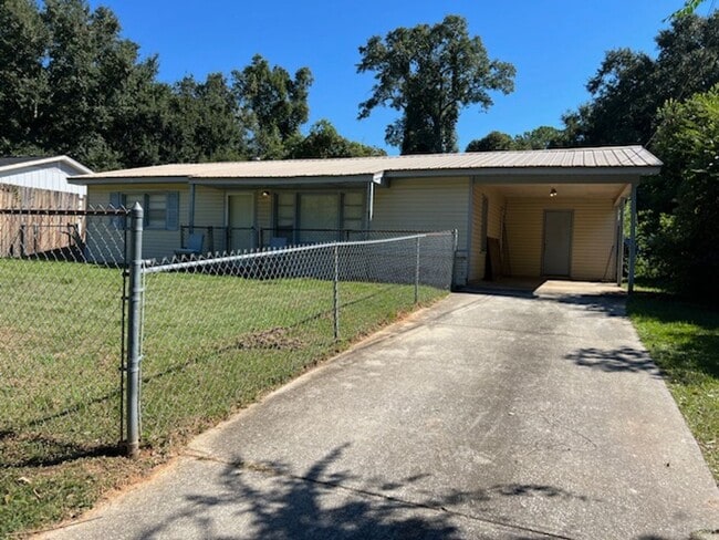 property at 621 Wesley Ln E
