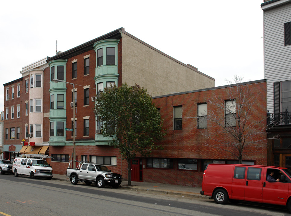 63-63 A Maverick Sq in Boston, MA - Foto de edificio