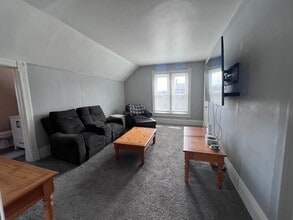 317 Lake Ave in Woodstock, IL - Building Photo - Building Photo