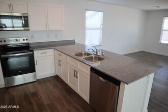 1267 W Flowstone Trl in Benson, AZ - Building Photo - Building Photo