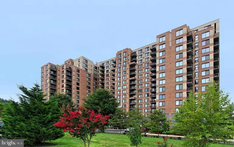 2451 Midtown Ave, Unit 1103 in Alexandria, VA - Building Photo