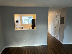 Park Apartments in McMinnville, OR - Building Photo - Interior Photo