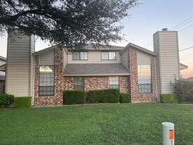 4300 Hulen Cir E in Fort Worth, TX - Building Photo