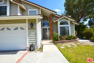23935 Ingomar St in Los Angeles, CA - Building Photo - Building Photo