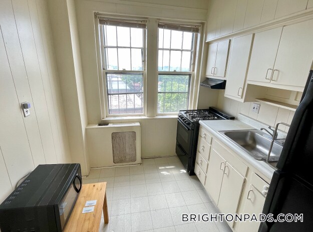 2003 Commonwealth Ave in Boston, MA - Building Photo - Building Photo