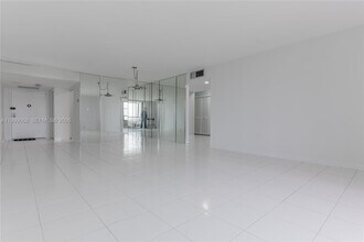 500 Three Islands Boulevard in Hallandale Beach, FL - Building Photo - Building Photo