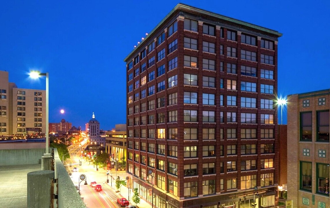 Burnham Lofts in Rockford, IL - Building Photo