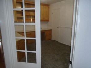 9501 Laurel Oak Way in Bakersfield, CA - Building Photo - Building Photo