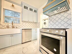 9683 W Olympic Blvd in Beverly Hills, CA - Building Photo - Building Photo