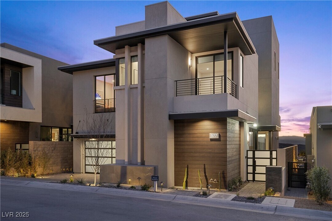 577 Overlook Rim Dr in Henderson, NV - Foto de edificio