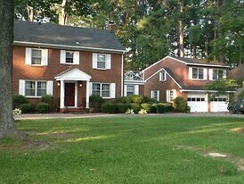 5240 Riverwood Rd in Norfolk, VA - Building Photo