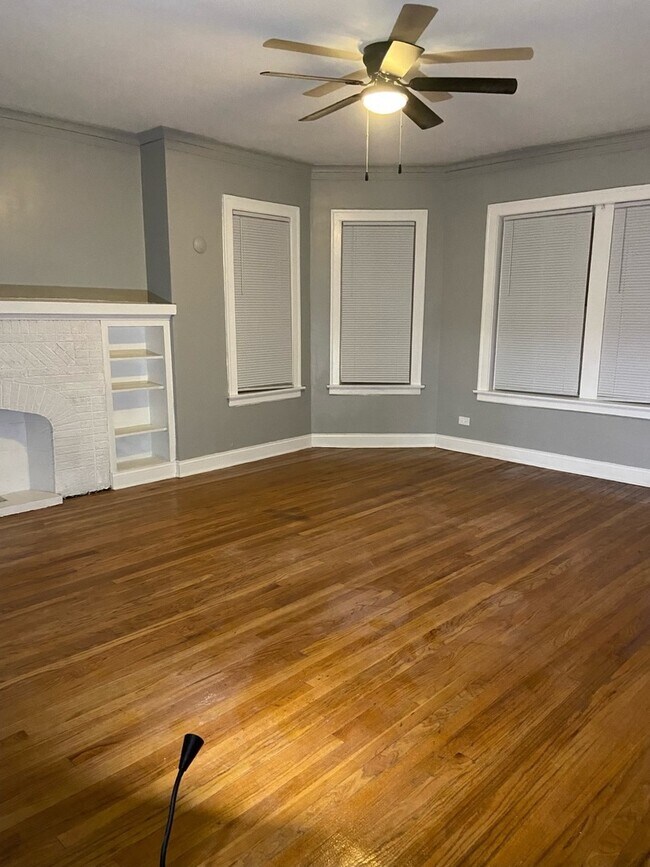 6840 S Calumet Ave in Chicago, IL - Building Photo - Building Photo