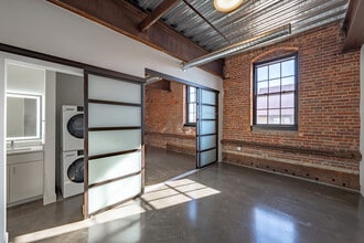 The John Kam Malt House in Buffalo, NY - Foto de edificio - Interior Photo