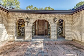 903 Shadywood Ct in Arlington, TX - Foto de edificio - Building Photo