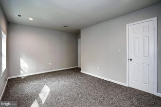 319 Burns St SE in Washington, DC - Foto de edificio - Building Photo