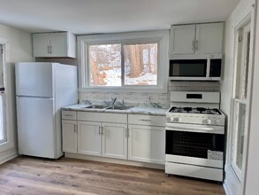 393 Wellington Ave in Elgin, IL - Foto de edificio - Building Photo